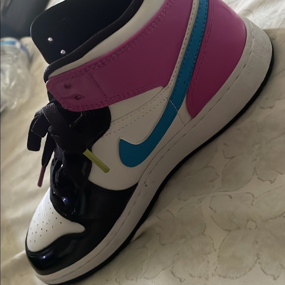 Colorful - Picture 2 of 5